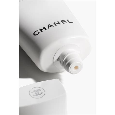 chanel le blanc makeup remover.